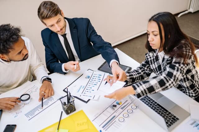 Как выбрать агентство для продвижения онлайн-школы: 7 критериев и вопросы, которые отсеивают слабых
